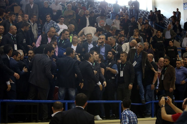 Aziz Yıldırım'ın Işık Eyigüngör'e tokat attı! Ortalık karıştı... Şok görüntüler! - Sayfa 8