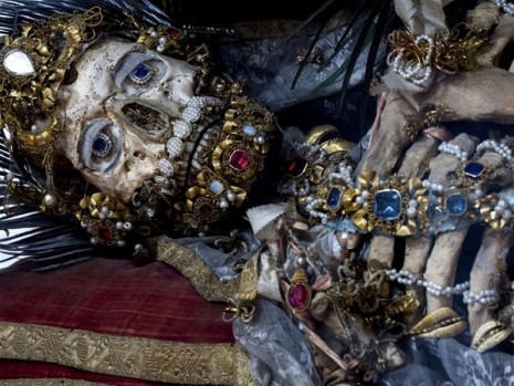 Akıl almaz iskeletler! Mezardan hazine çıktı - Sayfa 8