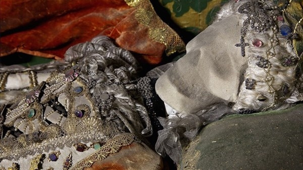 Akıl almaz iskeletler! Mezardan hazine çıktı - Sayfa 16