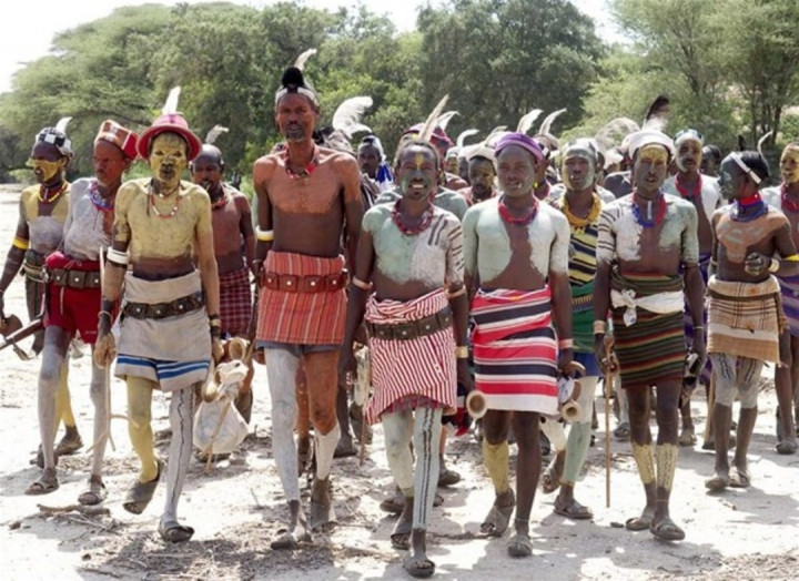 Bu kabilede kadınlarla beraber olabilmek için... - Sayfa 8