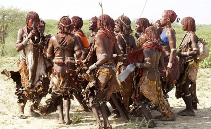 Bu kabilede kadınlarla beraber olabilmek için... - Sayfa 11