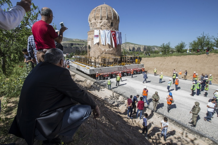 550 yıllık Zeynel Bey Türbesi yeni yerine taşındı! - Sayfa 8