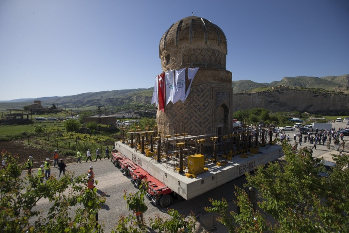550 yıllık Zeynel Bey Türbesi yeni yerine taşındı! - Sayfa 14