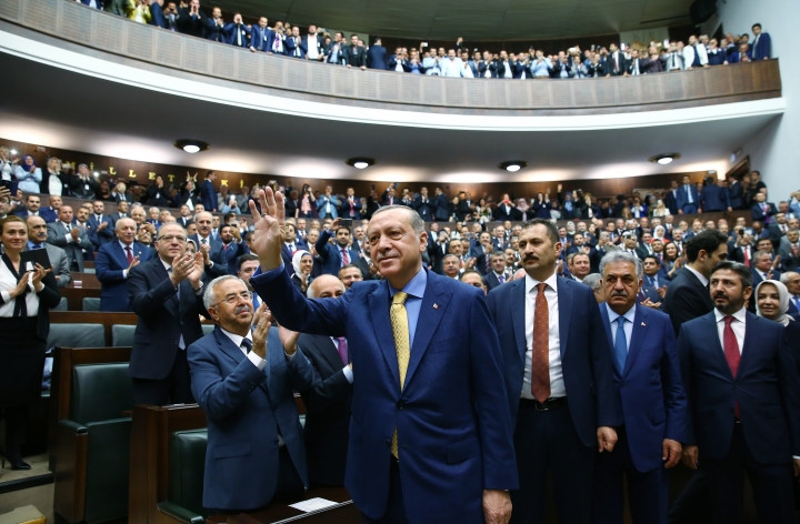 AK Parti grubunda Erdoğan heyecanı! TBMM'deki tarihi günden kareler... - Sayfa 10