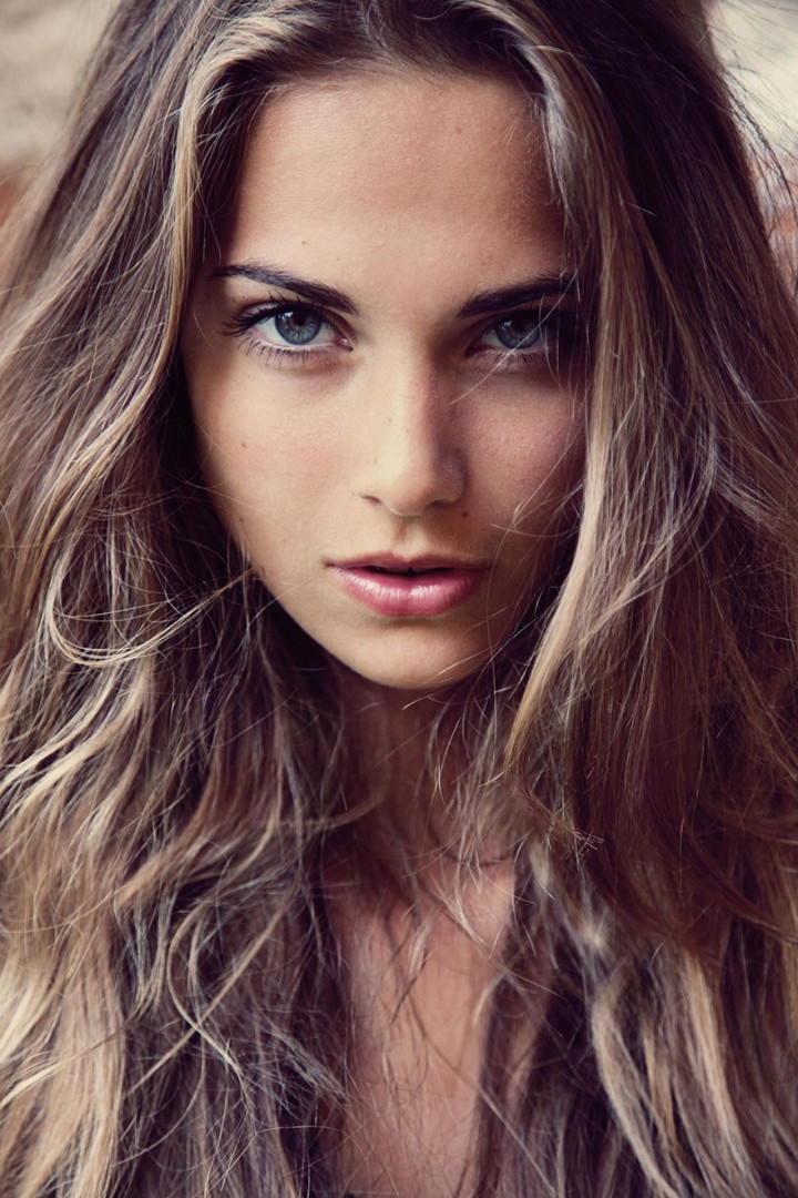 İzmir'de sokakta gezerken görüntülenen kız dünya güzellik atlasına girdi.. - Sayfa 31