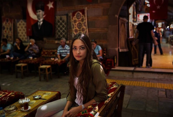 İzmir'de sokakta gezerken görüntülenen kız dünya güzellik atlasına girdi.. - Sayfa 5