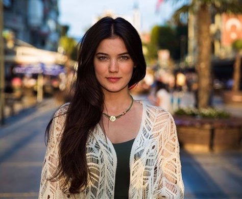 İzmir'de sokakta gezerken görüntülenen kız dünya güzellik atlasına girdi.. - Sayfa 10