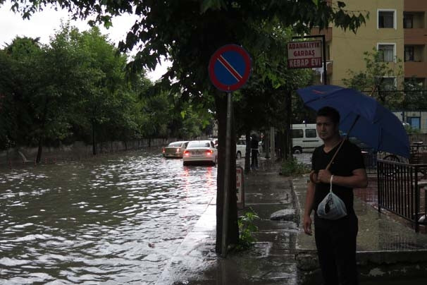 Sağanak yağmur İstanbul'u felç etti! İşte şok görüntüler... - Sayfa 6
