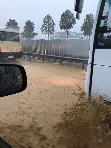 Sağanak yağmur İstanbul'u felç etti! İşte şok görüntüler... - Sayfa 23