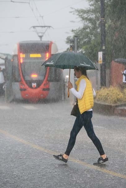 Sağanak yağmur İstanbul'u felç etti! İşte şok görüntüler... - Sayfa 25