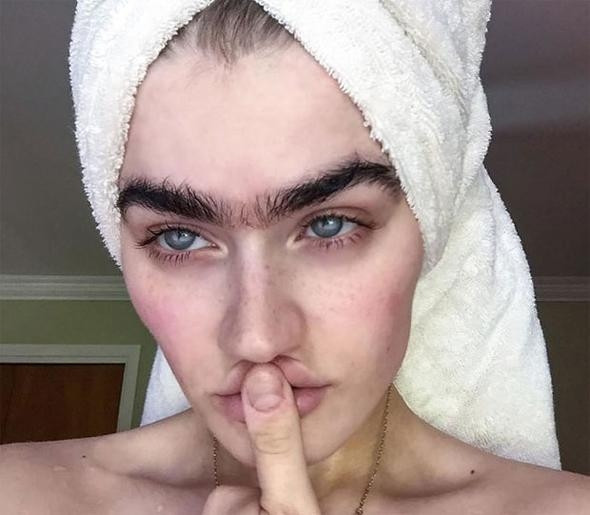 Kaşları için Frida Kahlo'yu örnek alıyormuş! - Sayfa 12