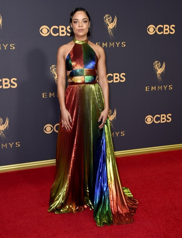 69. Emmy Ödül Töreni'nde yıldızların şıklık yarışı! - Sayfa 43