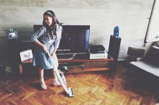 Ünlülerin en rahat hissettikleri yer olan evlerinden birbirinden keyifli paylaşımları! - Sayfa 22