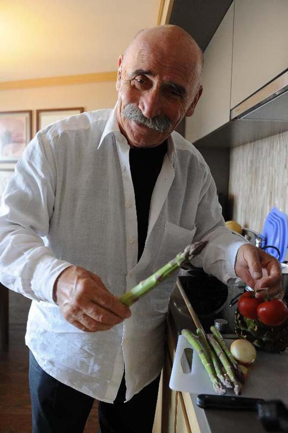 Tuncel Kurtiz, 4. ölüm yıldönümünde sevenleri tarafından sosyal medyada anılıyor! - Sayfa 14