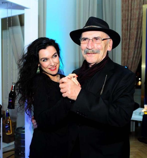 Tuncel Kurtiz, 4. ölüm yıldönümünde sevenleri tarafından sosyal medyada anılıyor! - Sayfa 19