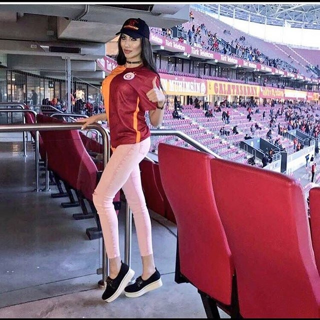 Manken Tuğçe Aral maça gidiyor ama izlemeye değil... - Sayfa 5