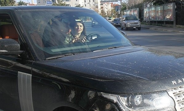 Yerli ve yabancı yıldız isimlerin lüks otomobilleri! - Sayfa 19