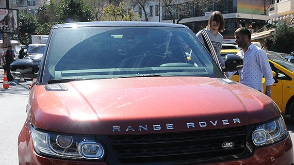 Yerli ve yabancı yıldız isimlerin lüks otomobilleri! - Sayfa 33