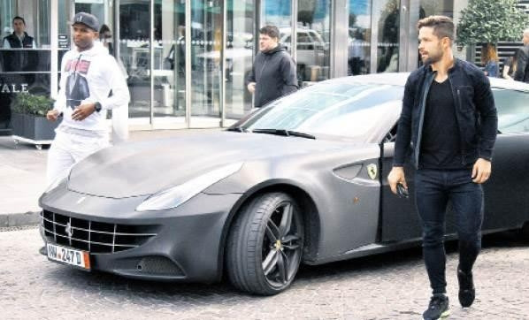 Yerli ve yabancı yıldız isimlerin lüks otomobilleri! - Sayfa 54