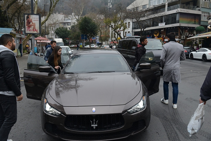 Yerli ve yabancı yıldız isimlerin lüks otomobilleri! - Sayfa 28