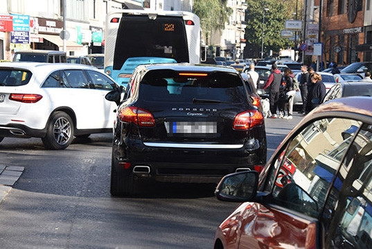 Yerli ve yabancı yıldız isimlerin lüks otomobilleri! - Sayfa 36