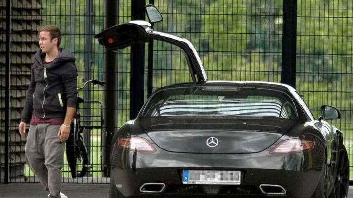 Yerli ve yabancı yıldız isimlerin lüks otomobilleri! - Sayfa 51