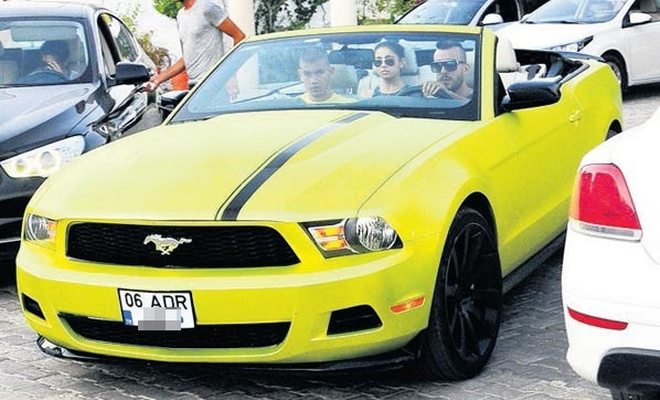 Yerli ve yabancı yıldız isimlerin lüks otomobilleri! - Sayfa 8