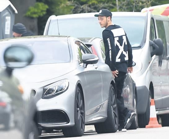 Yerli ve yabancı yıldız isimlerin lüks otomobilleri! - Sayfa 30