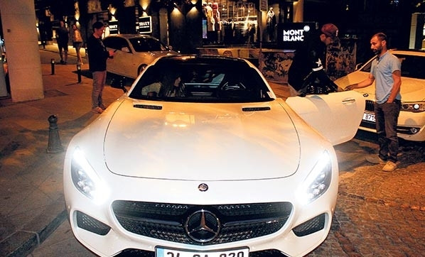 Yerli ve yabancı yıldız isimlerin lüks otomobilleri! - Sayfa 6