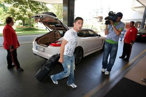 Yerli ve yabancı yıldız isimlerin lüks otomobilleri! - Sayfa 41