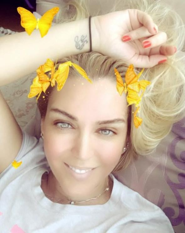 90'ların sevilen şarkıcısını görenler artık tanıyamıyor! - Sayfa 13