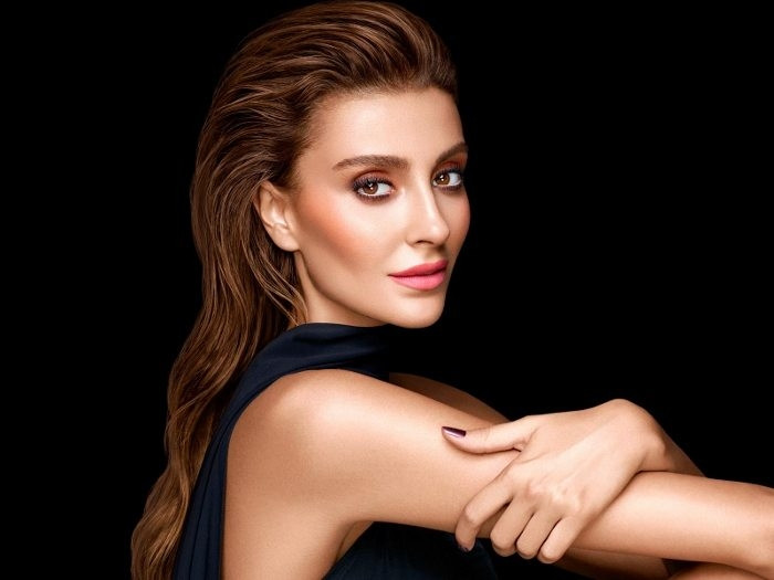 Burcu Esmersoy ve Özge Ulusoy'un cüretkar kıyafeti! - Sayfa 9