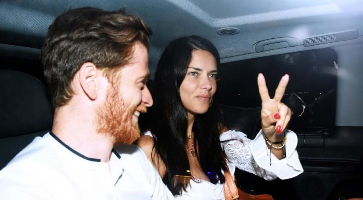 Adriana Lima, Metin Hara'dan bebek istiyor! - Sayfa 17