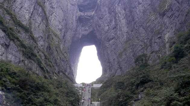 Çin'in Cennet Kapısı Dağı'nda vertigo garantili korkunç cam yol! - Sayfa 5