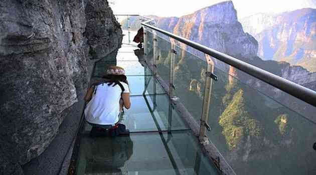 Çin'in Cennet Kapısı Dağı'nda vertigo garantili korkunç cam yol! - Sayfa 10