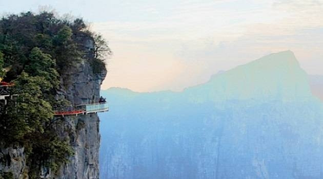 Çin'in Cennet Kapısı Dağı'nda vertigo garantili korkunç cam yol! - Sayfa 6