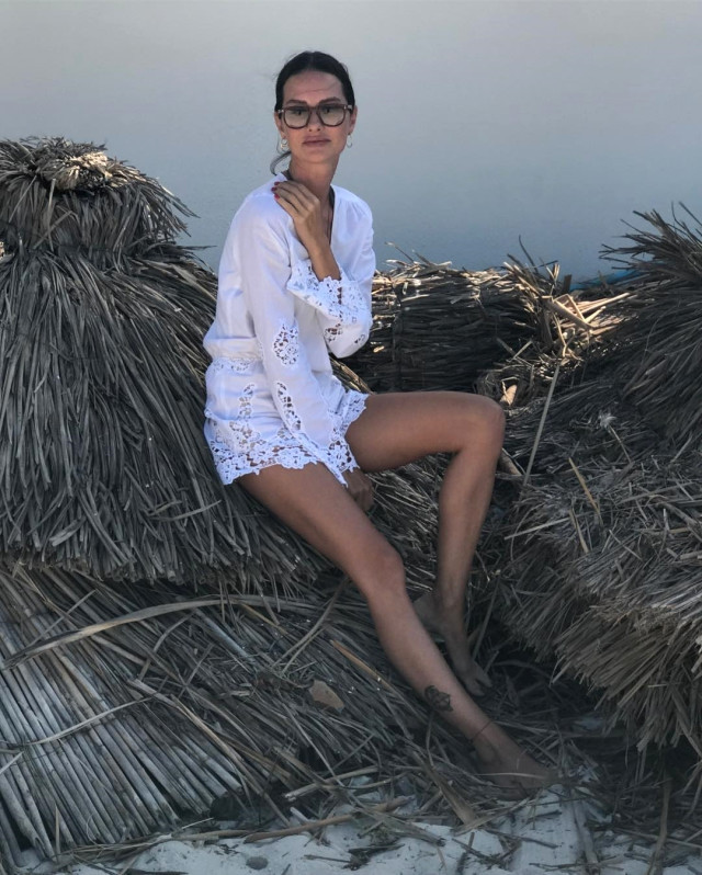 Yasemin Özilhan'ın tasarım koleksiyonuna ünlüler akın etti! - Sayfa 18