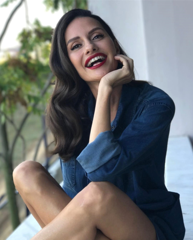 Yasemin Özilhan'ın tasarım koleksiyonuna ünlüler akın etti! - Sayfa 17