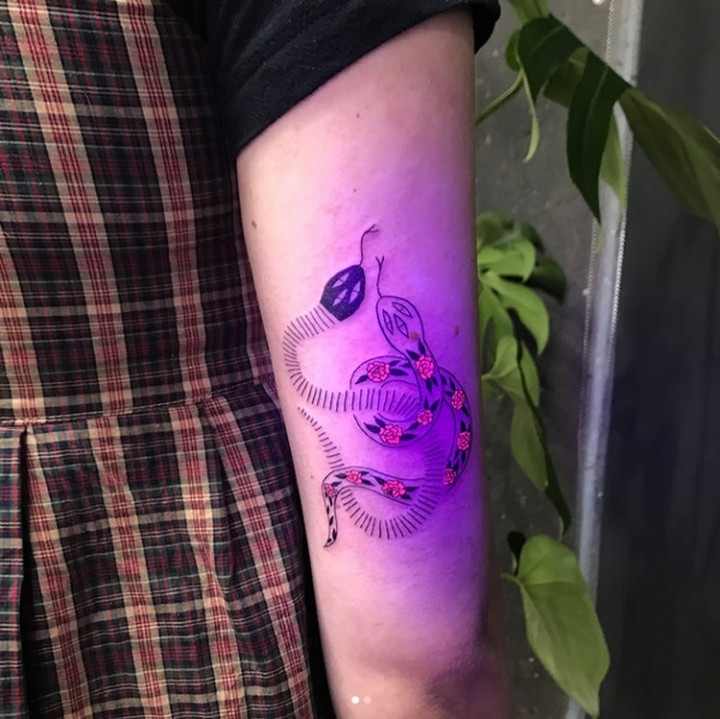 Yeni moda "UV dövmeleri"ni görenler hayran kalıyor! - Sayfa 5