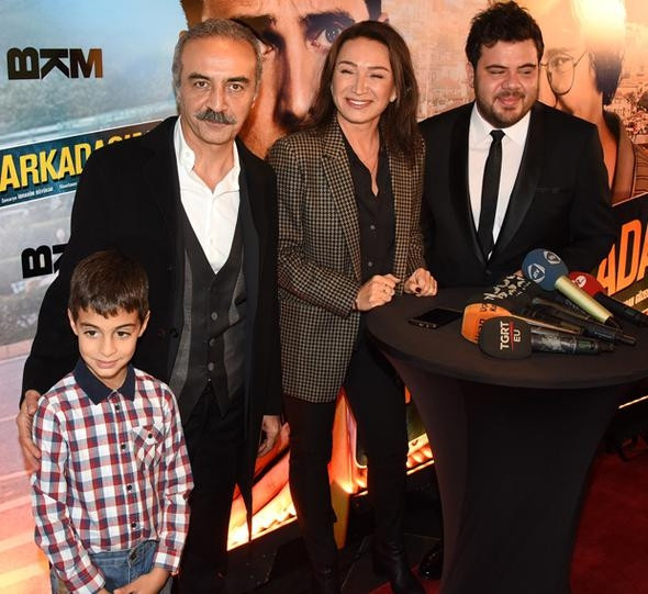 '3 Adam'ın yeni filmi 'Yol Arkadaşım'ın galasına ünlü yağmuru! - Sayfa 25