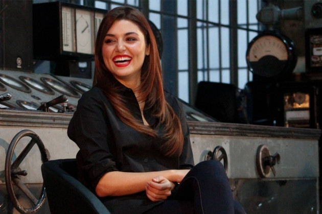 Hande Erçel'e yeni sevgiliden büyük yasak! - Sayfa 16