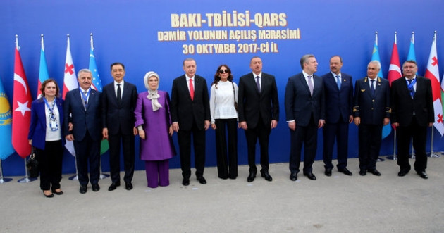 Bakü-Tiflis-Kars Demiryolu Hattı görkemli bir törenle açıldı! - Sayfa 19