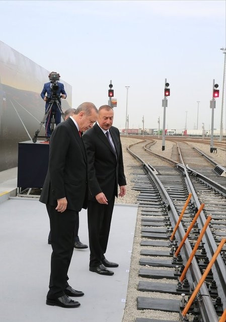 Bakü-Tiflis-Kars Demiryolu Hattı görkemli bir törenle açıldı! - Sayfa 13