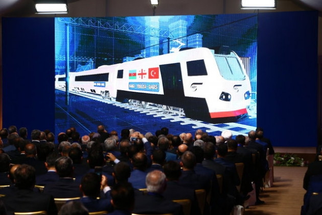 Bakü-Tiflis-Kars Demiryolu Hattı görkemli bir törenle açıldı! - Sayfa 18