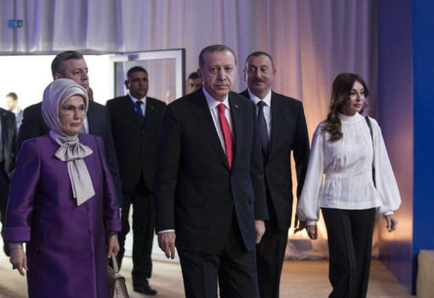 Bakü-Tiflis-Kars Demiryolu Hattı görkemli bir törenle açıldı! - Sayfa 16