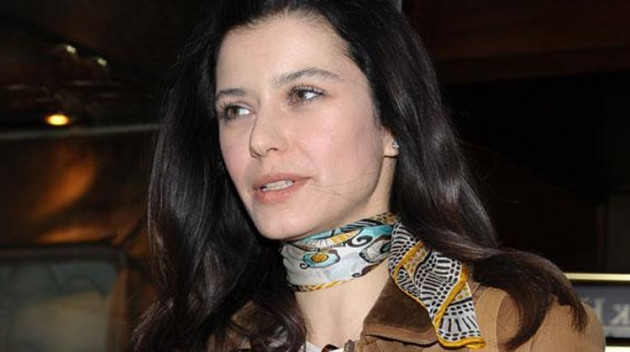 Beren Saat mum gibi eriyip bitti! - Sayfa 13