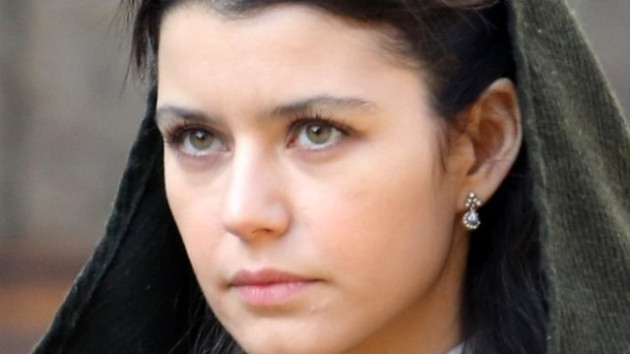 Beren Saat mum gibi eriyip bitti! - Sayfa 27