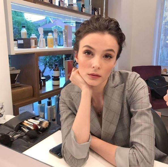 Büşra Develi oyunculukta yaşadığı iniş ve çıkışları Miss Vogue Türkiye'ye anlattı! - Sayfa 16