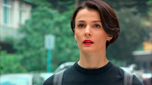 Büşra Develi oyunculukta yaşadığı iniş ve çıkışları Miss Vogue Türkiye'ye anlattı! - Sayfa 21