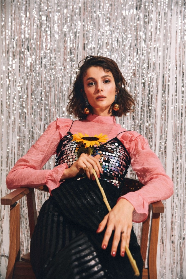 Büşra Develi oyunculukta yaşadığı iniş ve çıkışları Miss Vogue Türkiye'ye anlattı! - Sayfa 26